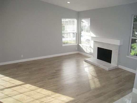 Gorgeous living rm fireblace