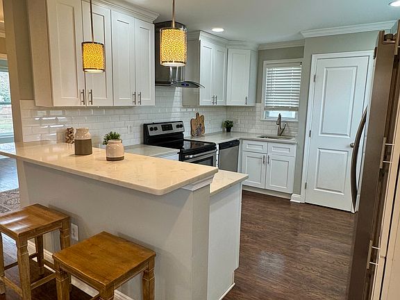 3rd image of 6212 Waterloo Rd