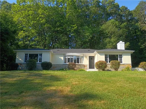 6 Old Pound Hill Rd, North Smithfield, RI 02896