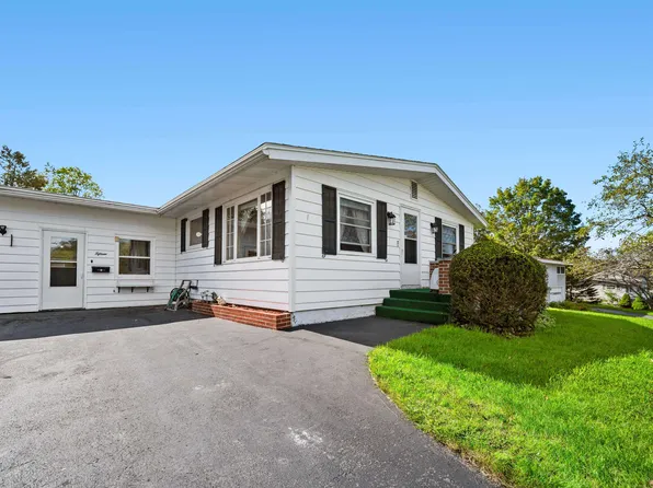 15 Meadowcrest Lane, Barre Town, VT 05641