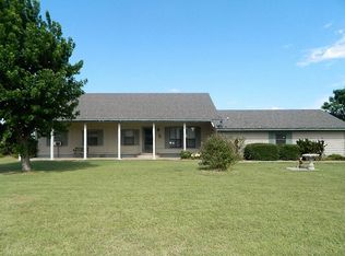 611 Edgewater Rd, Apache, OK 73006