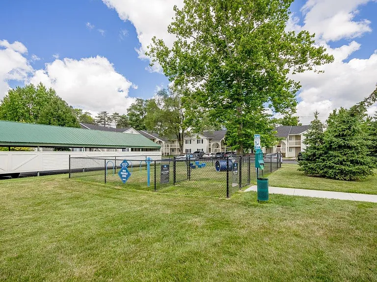 Steeplechase Apartments and Townhomes — Photo 16