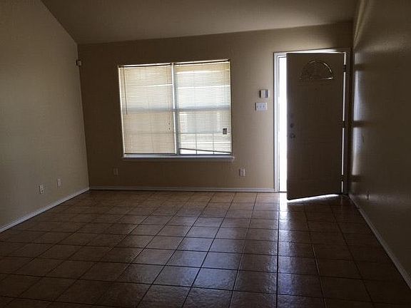 5th image of 819 N Cross Ln APT 4