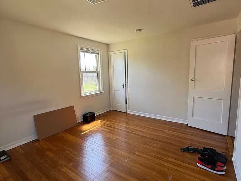 203 Reading Ave #&-302 — Photo 11