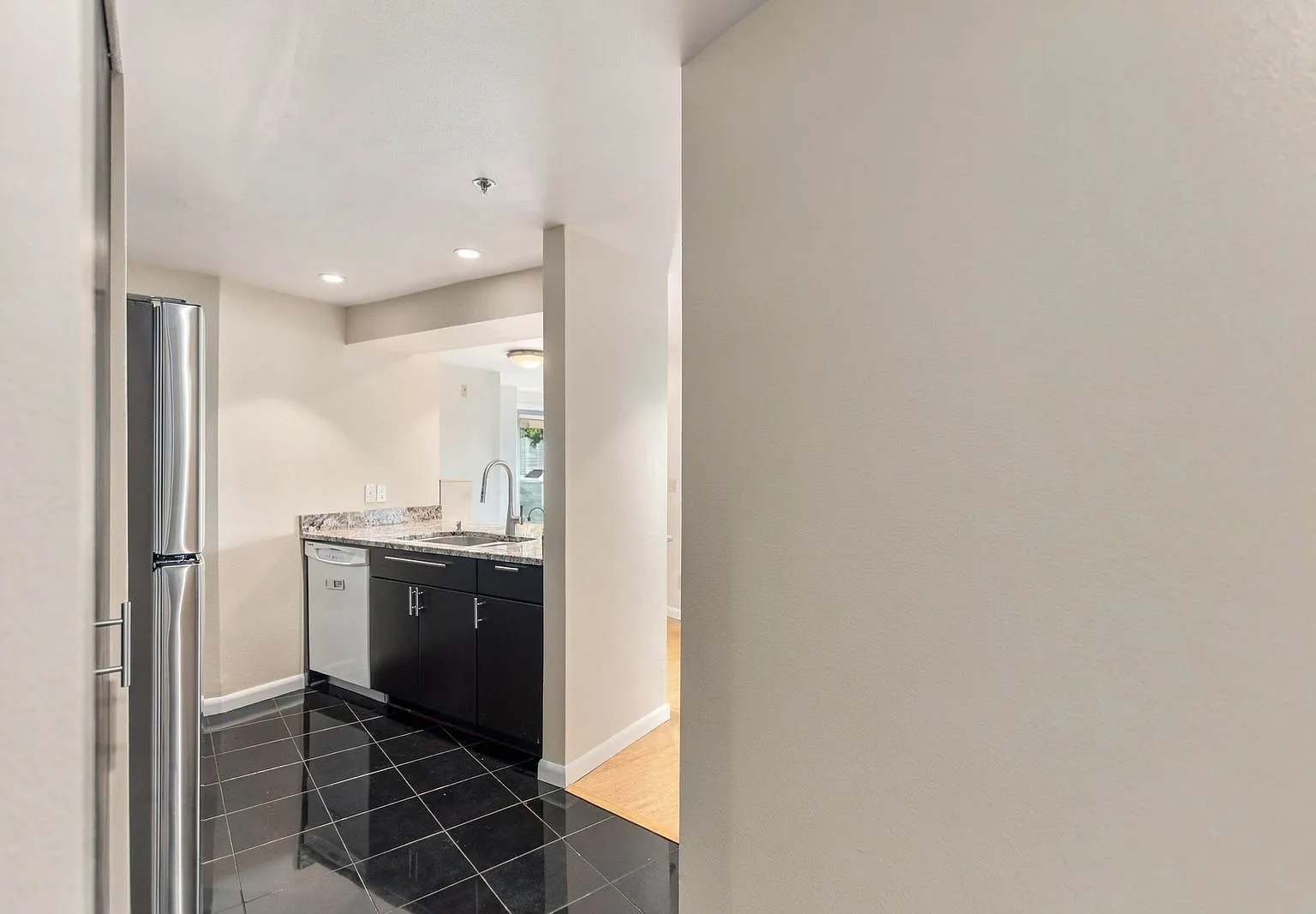 2 bed, 708 sqft, $2,695 — Photo 4