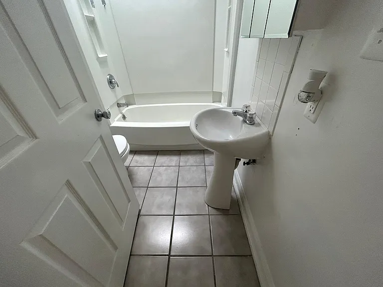 4161 Ridge Ave #4 — Photo 15