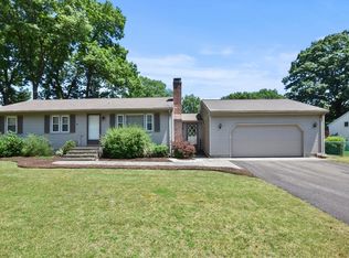 107 Albemarle Rd, Longmeadow, MA 01106