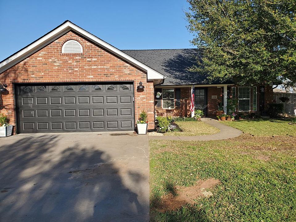 1st image of 320 Flying Bridge Dr