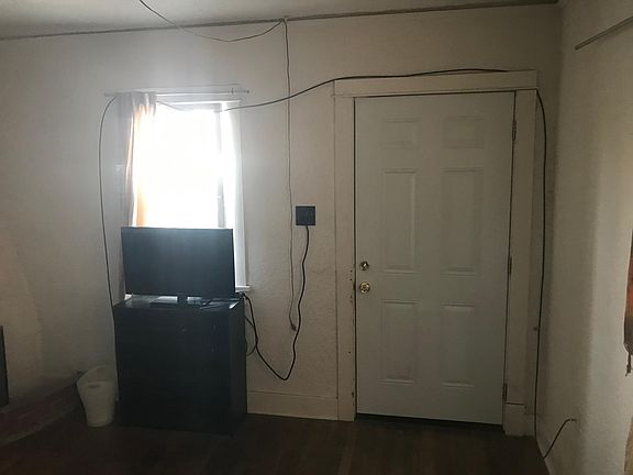 2nd image of 214 Mesa St SE
