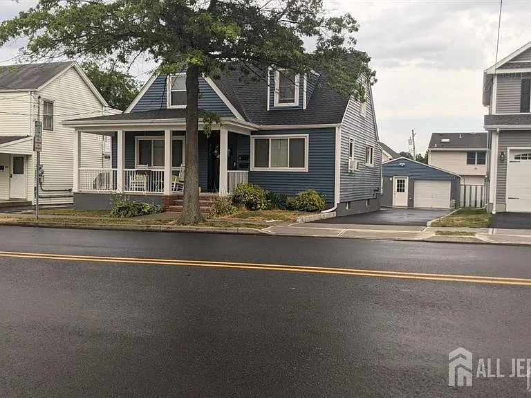 321 Augusta St — Photo 4