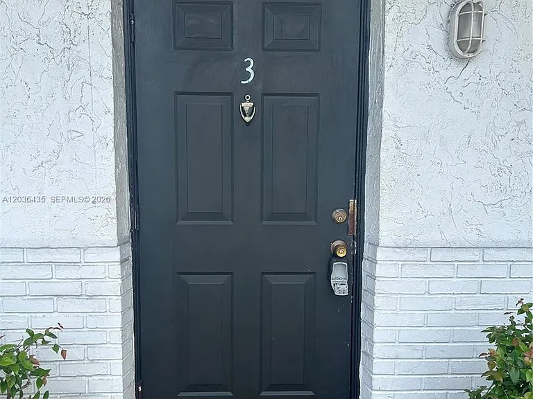 1045 N Andrews Ave #3 — Photo 1