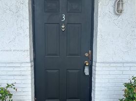 1045 N Andrews Ave, Fort Lauderdale, FL