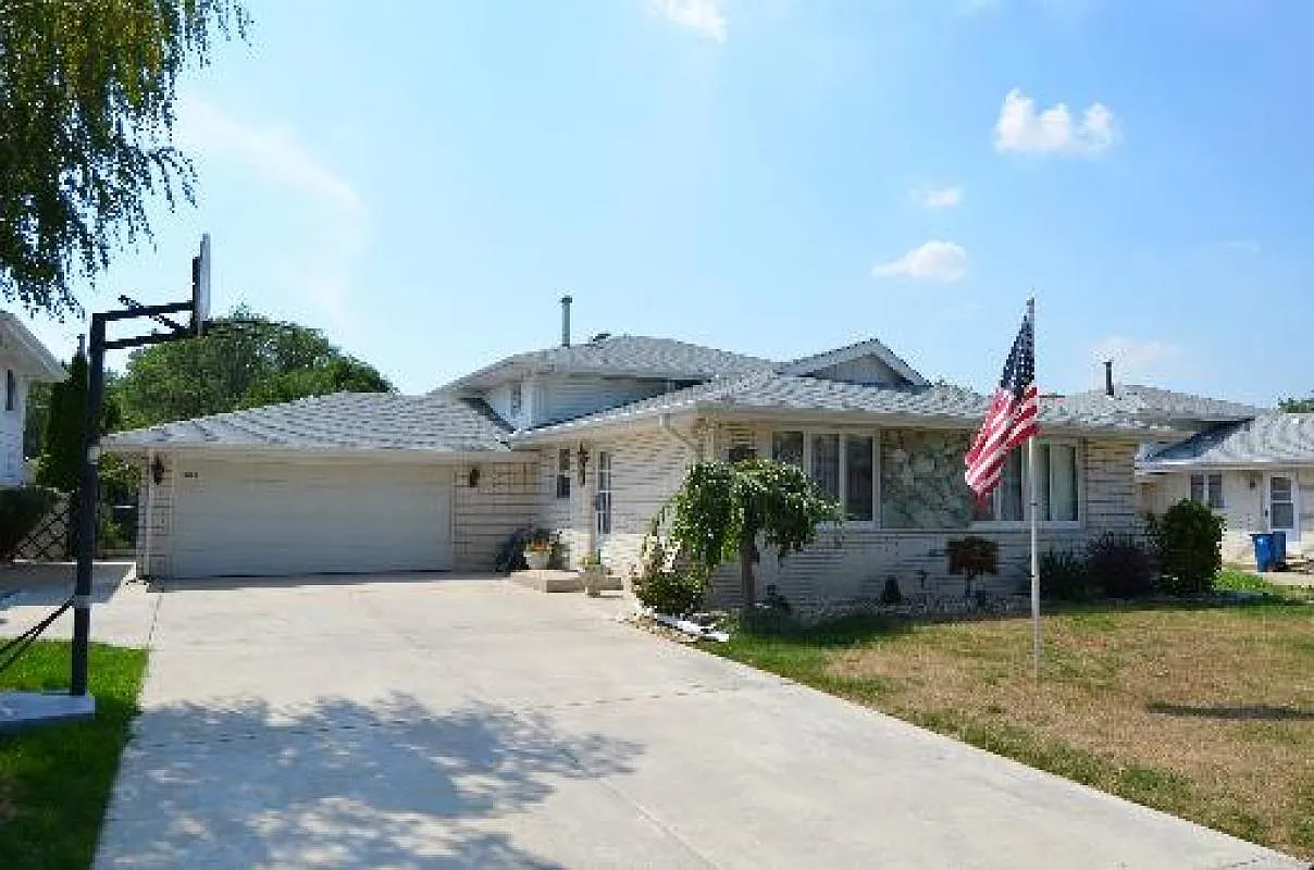 8520 Natchez Ave photo 1