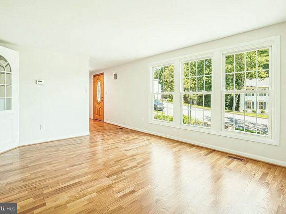 4th image of 4207 Avon Dr