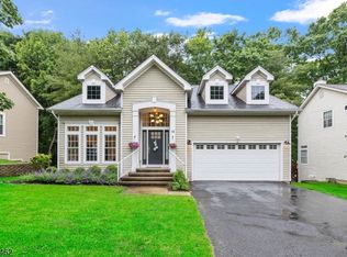 18 Hartley Ln, Basking Ridge, NJ 07920