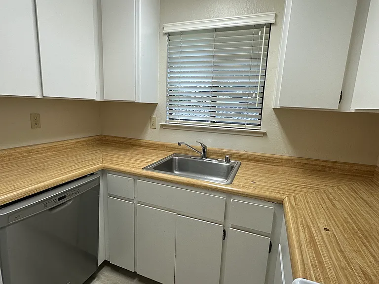 140 Doyle St #B — Photo 8