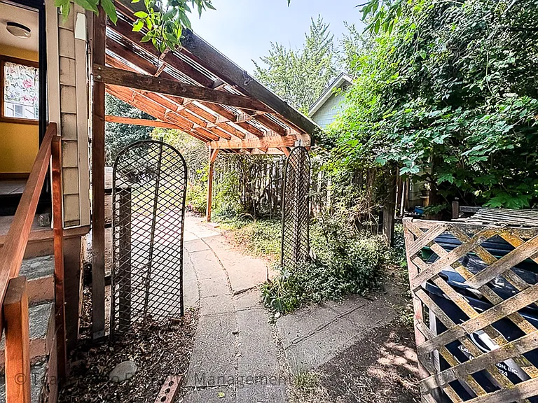 1203 Logan St — Photo 6