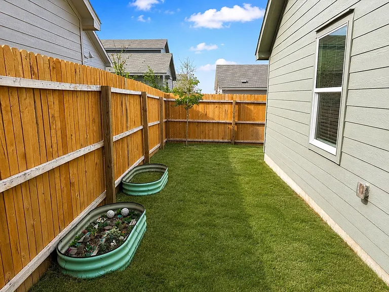 20407 Red Coral — Photo 20