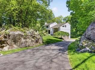 8 Amalfi Dr, Cortlandt Manor, NY 10567