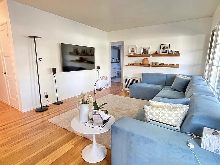 806 Appleby St — Photo 6