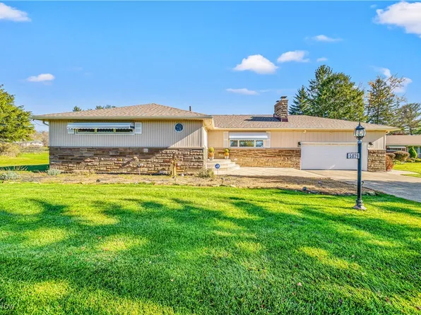 5829 Sunset Dr, Bedford Heights, OH 44146