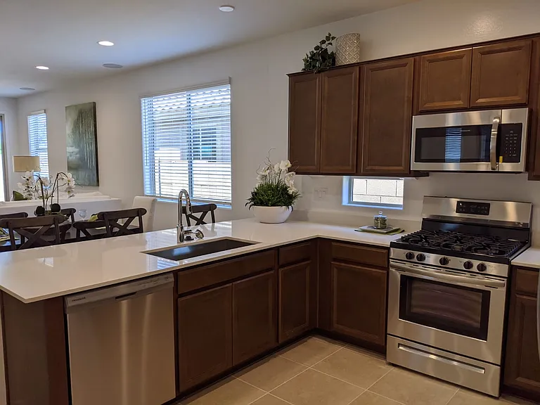2232 W Donner Dr — Photo 4