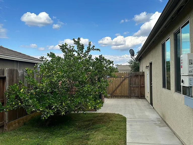 1725 N Silvervale St — Photo 5