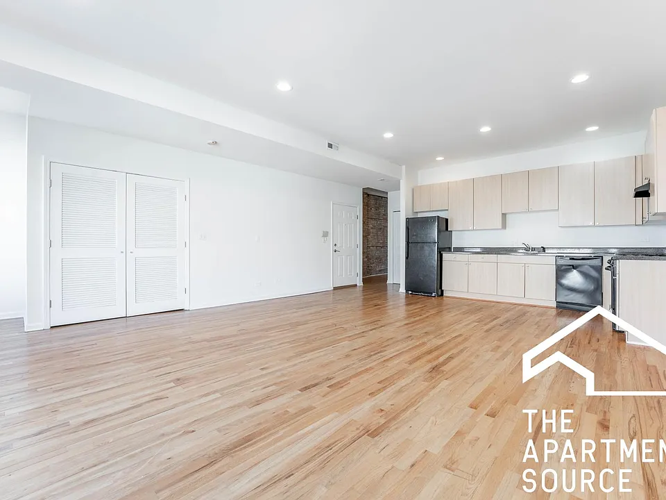 2336 N Milwaukee Ave #2F