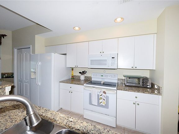 5th image of 10460 Washingtonia Palm Way APT 1313