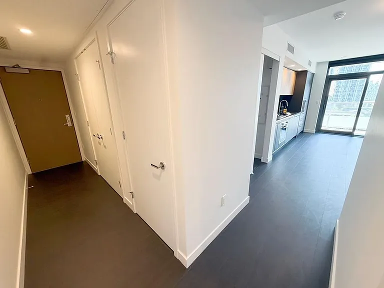 6608 Sussex Ave — Photo 4