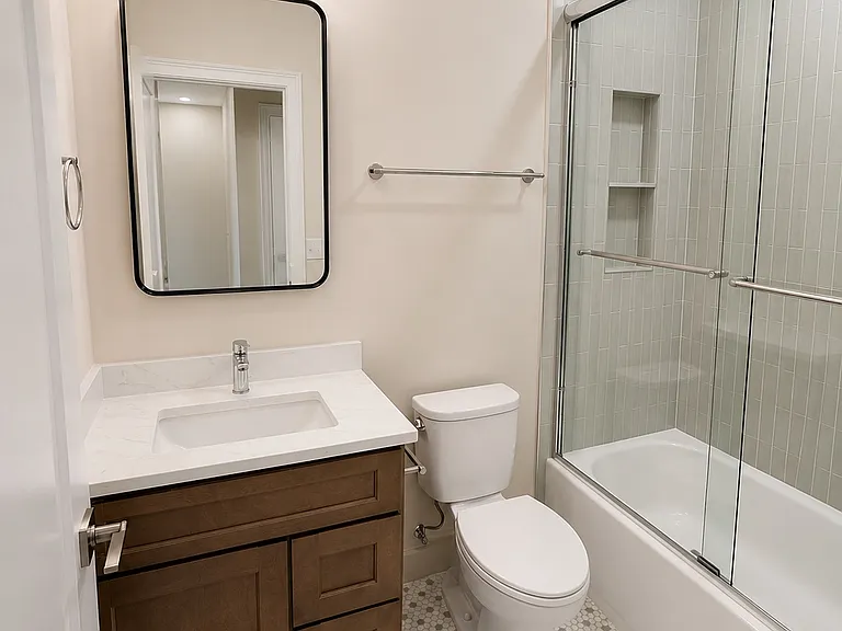 912 Chatham Ln — Photo 10