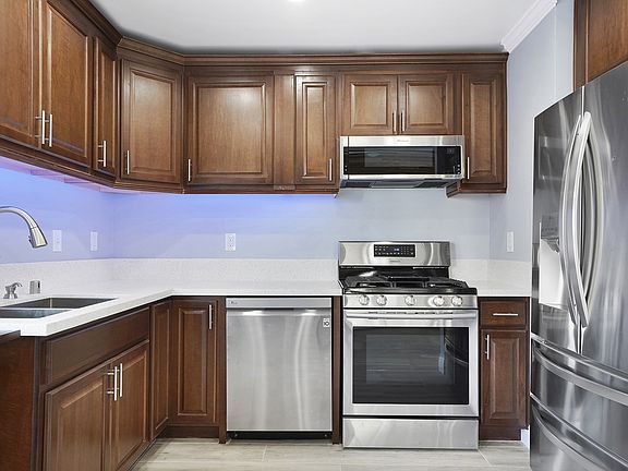 2nd image of 207 Lugonia St APT A