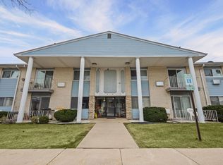 9460 Dee Rd APT 2H, Des Plaines, IL 60016