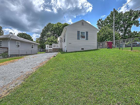 3rd image of 2620 Louise St