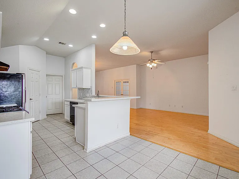 13335 Gardnerville St — Photo 9