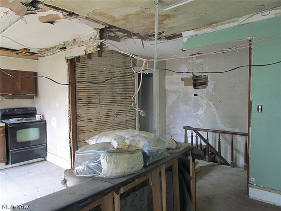 5th image of 169 W Main St
