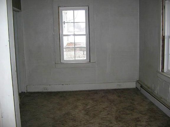 5th image of 148 Van Buren Ave