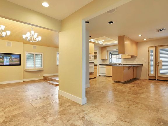 5th image of 2550 Bunker Hill Dr