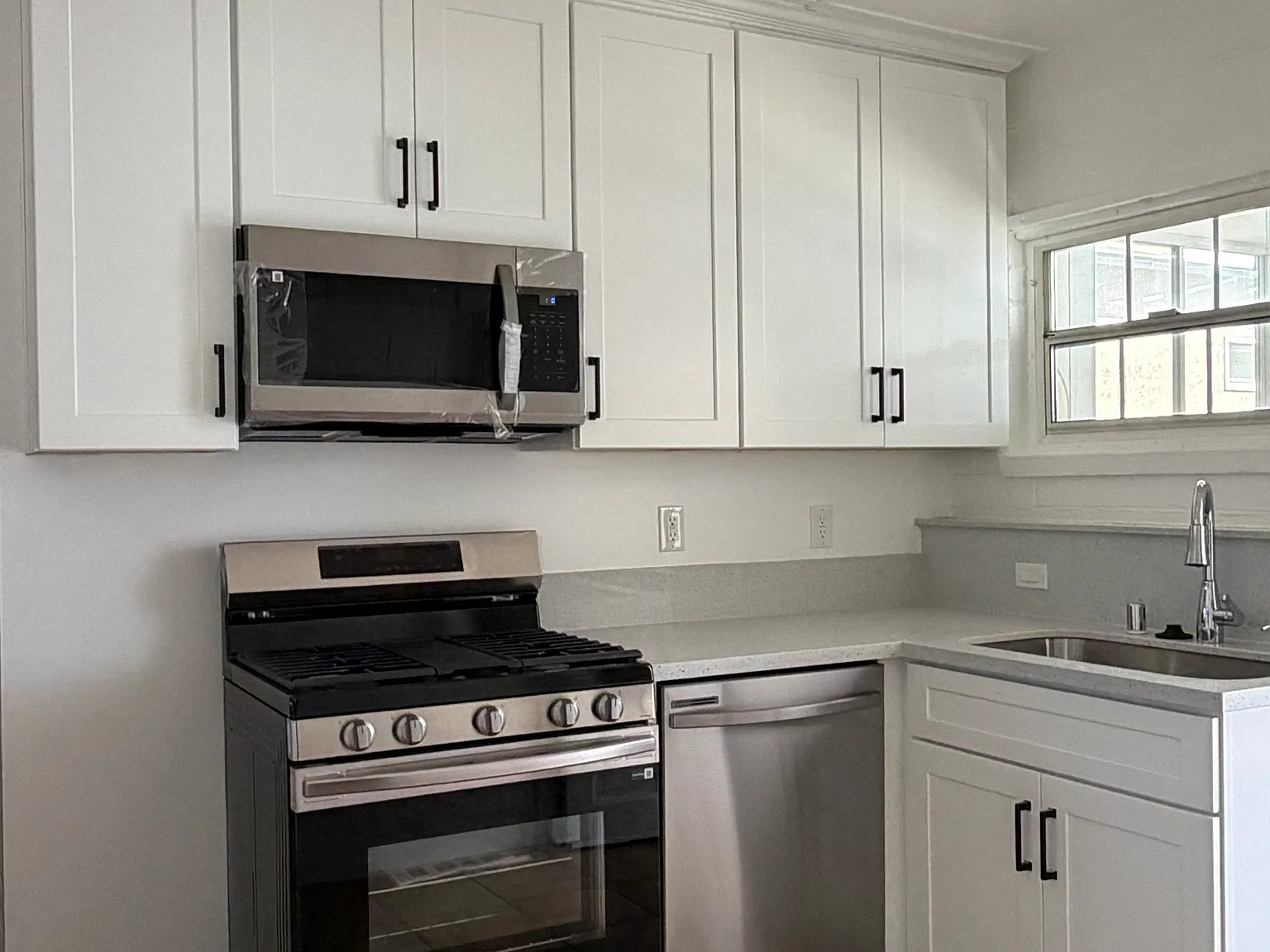 4 bed, 1496 sqft, $3,200 — Photo 2