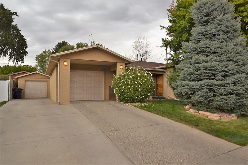 1st image of 1349 E Mariposa Ave