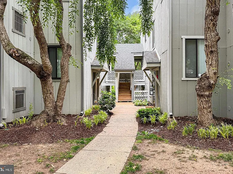 2251 Hunters Run Dr #2251 — Photo 4