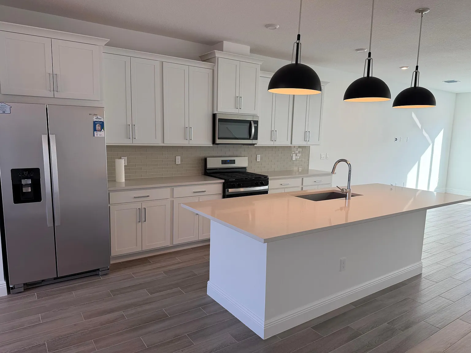 3 bed, 2.5 bath, 1846 sqft, $3,600 — Photo 3