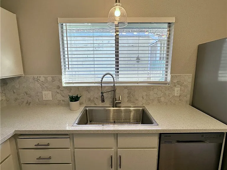 4100 Woodgreen Dr — Photo 3