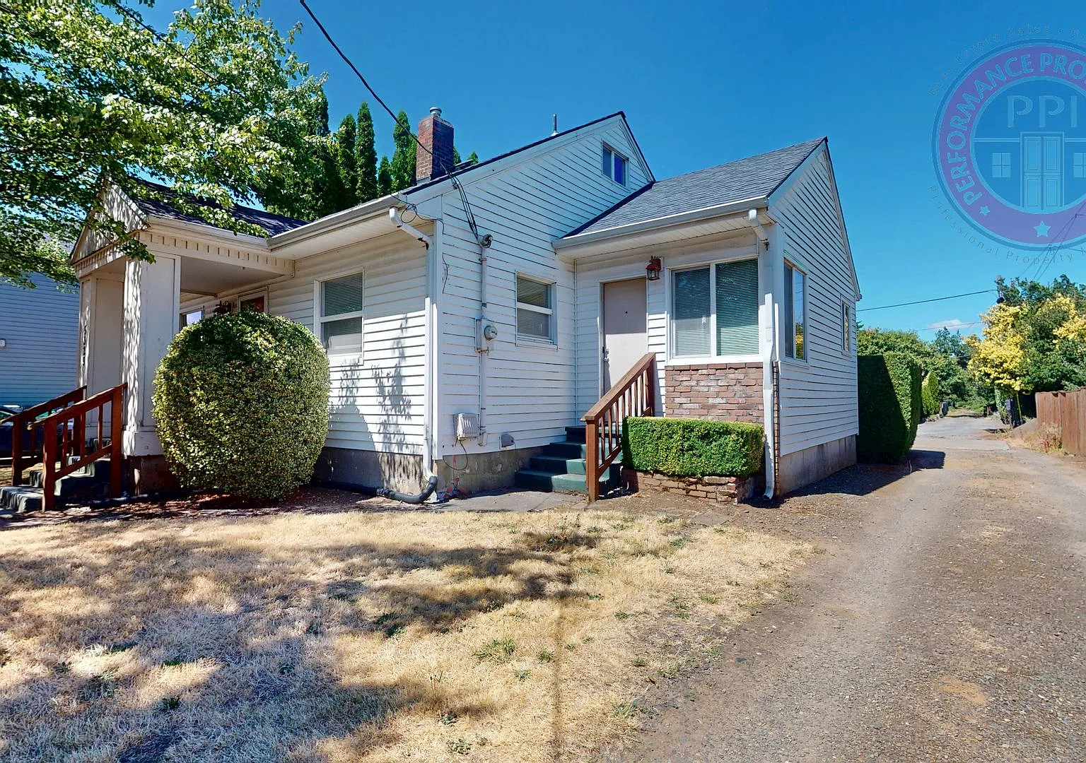 North Portland Gem! 3 Bed, 1 Bath Home in Prime Willamette Location — Photo 2