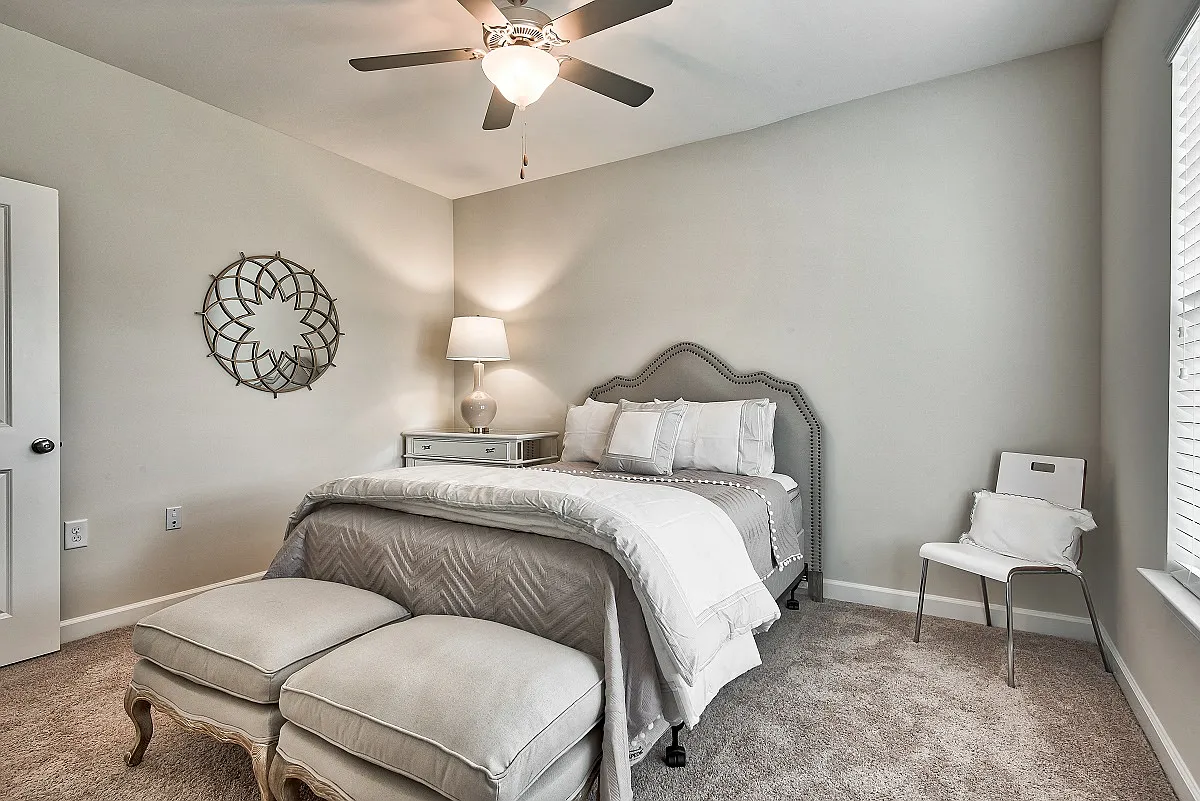 Pines at Glen Laurel Luxury Apartments — Photo 4