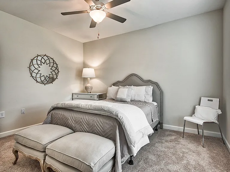 Pines at Glen Laurel Luxury Apartments — Photo 4