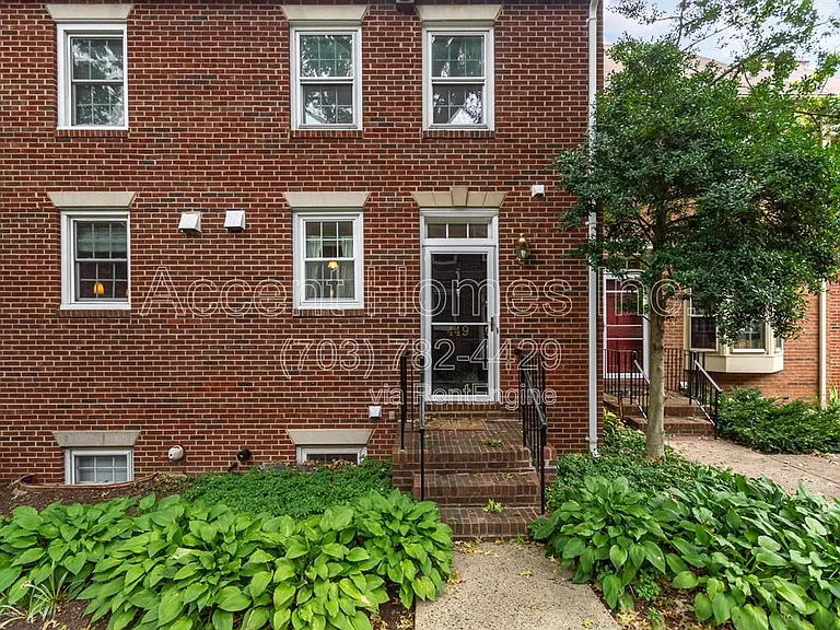 449 Old Town Ct — Photo 2