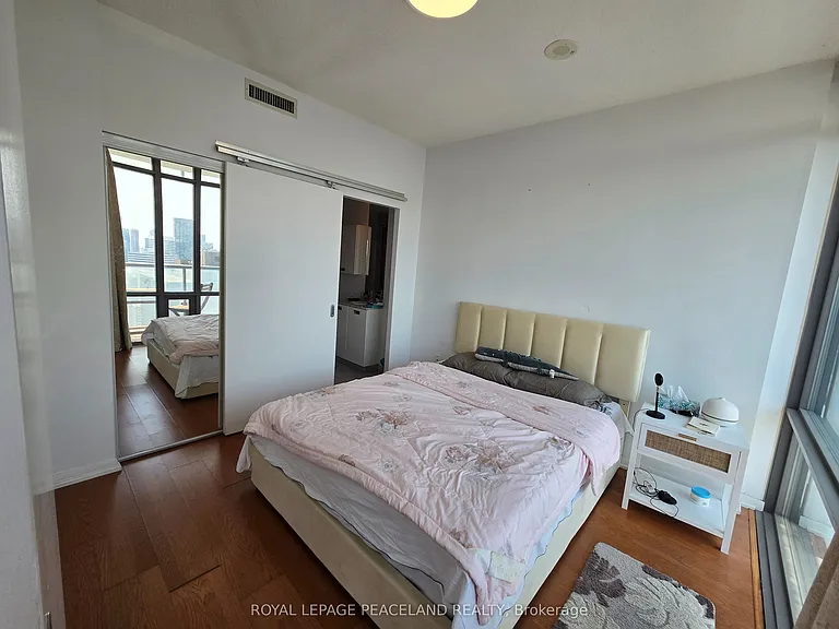 38 Grenville St #4103 — Photo 5