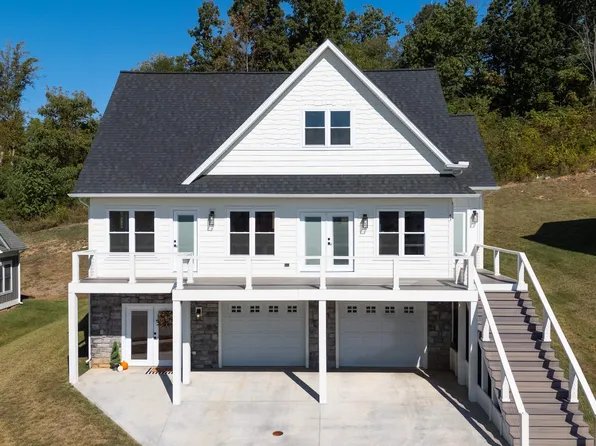 43 McIlwee Ln, Staunton, VA 24401