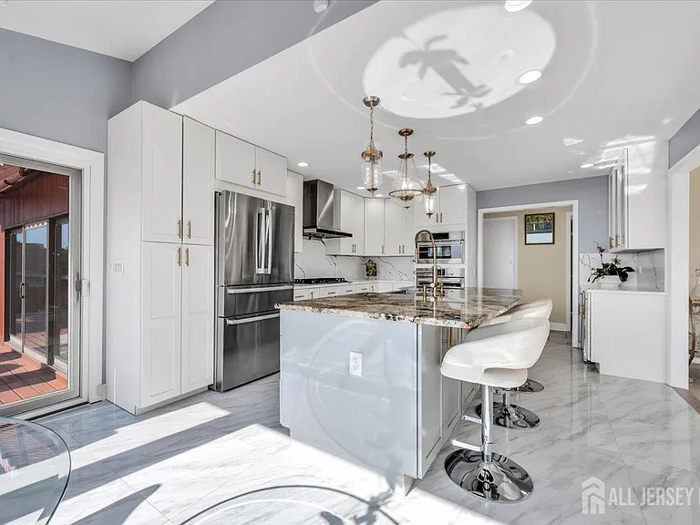 950 Sunset Rdg — Photo 11